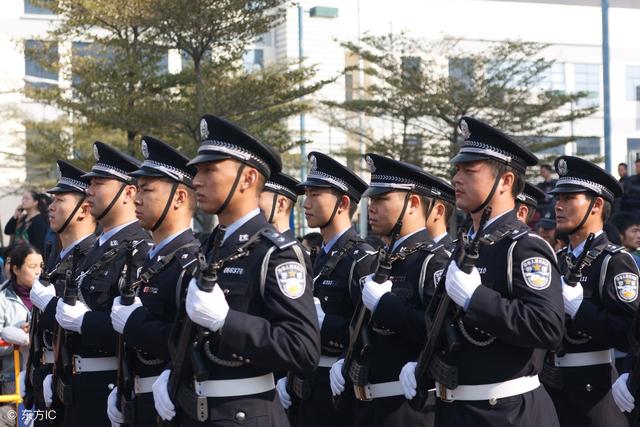 2018年下半年四川省招警考試筆試時間及報考條件是什么？
